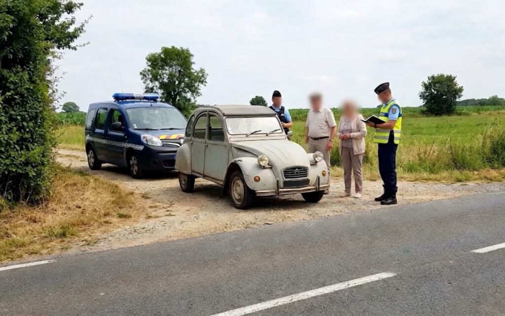 Senior Citizens Hit 141km/h in Classic 2CV: Speed Rebellion