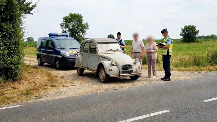 Elderly couple in 2CV pulled over by French cops.