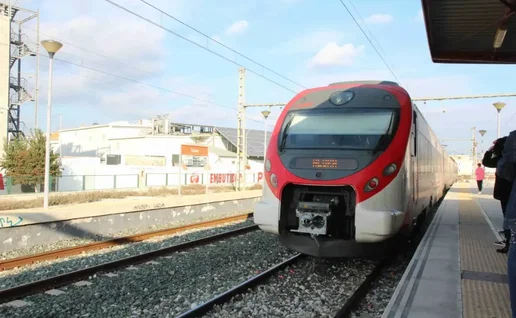 Commuter train stopped at Cartama station.