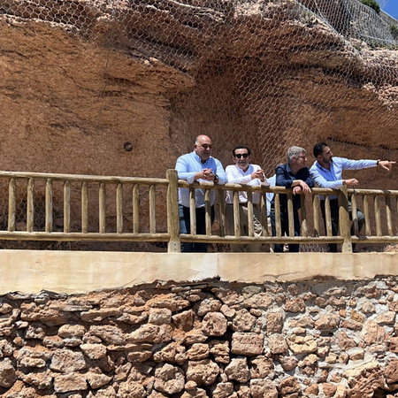 People sharing a large paella and wine at an outdoor restaurant in Spain as restaurants move towards smaller and more flexible portions under new food waste rules.