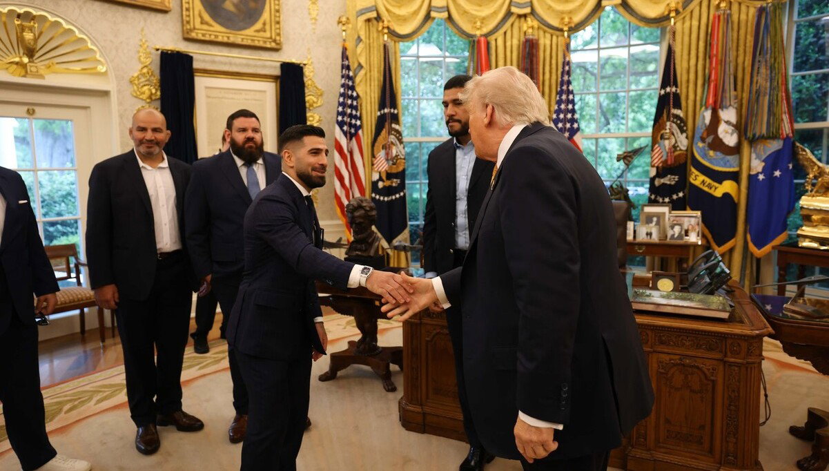 Spain’s UFC hero leaves Trump stunned at the White House. One comment changed the mood instantly