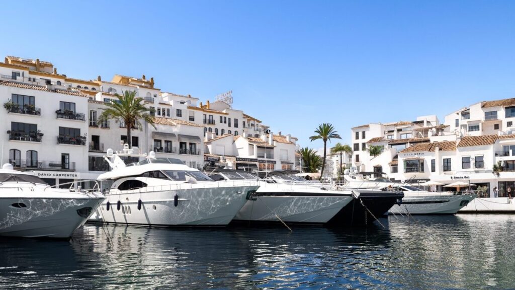 Security guard saves boat owner after cardiac arrest at Puerto Banus marina
