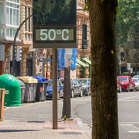 A street thermometer reading 50º
