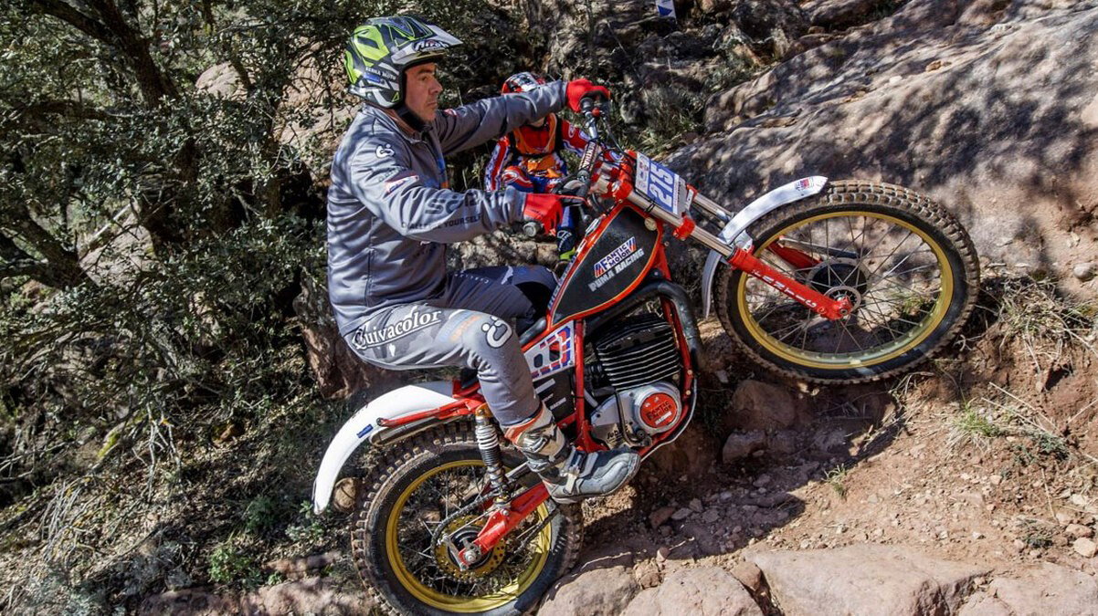 Classic motorbikes back to Benahavis for Spain trial championship