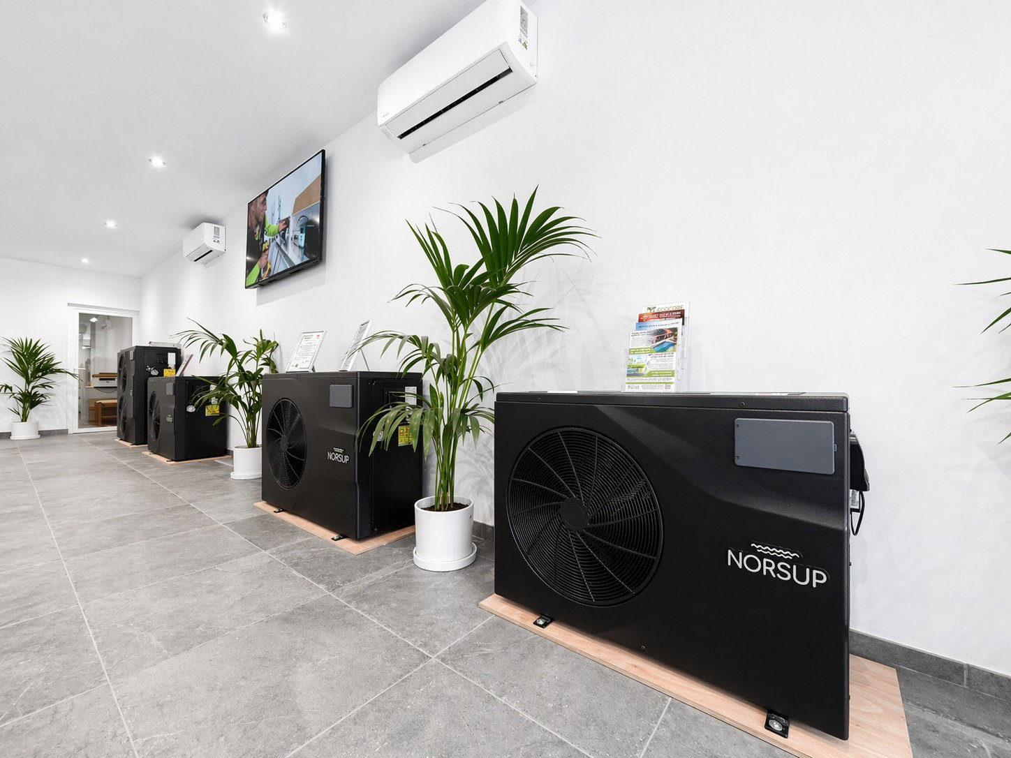 euroweeklynews.com - EWN - Ecocorp Solar new showroom opening