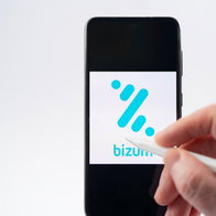 Bizum payment app displayed on a smartphone screen as Spain’s banking authorities warn users about growing payment scams.