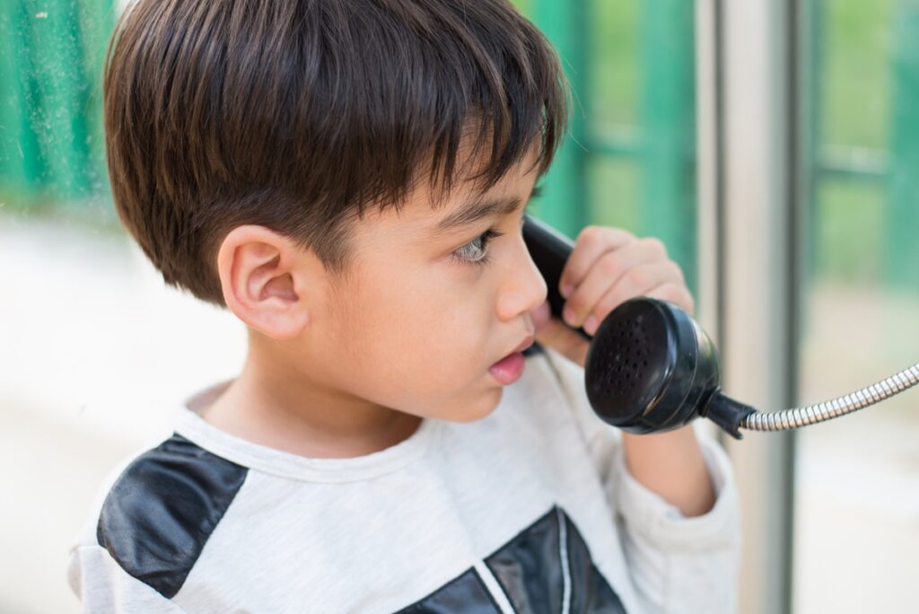 Spain launches a new way for children to call parents without smartphones