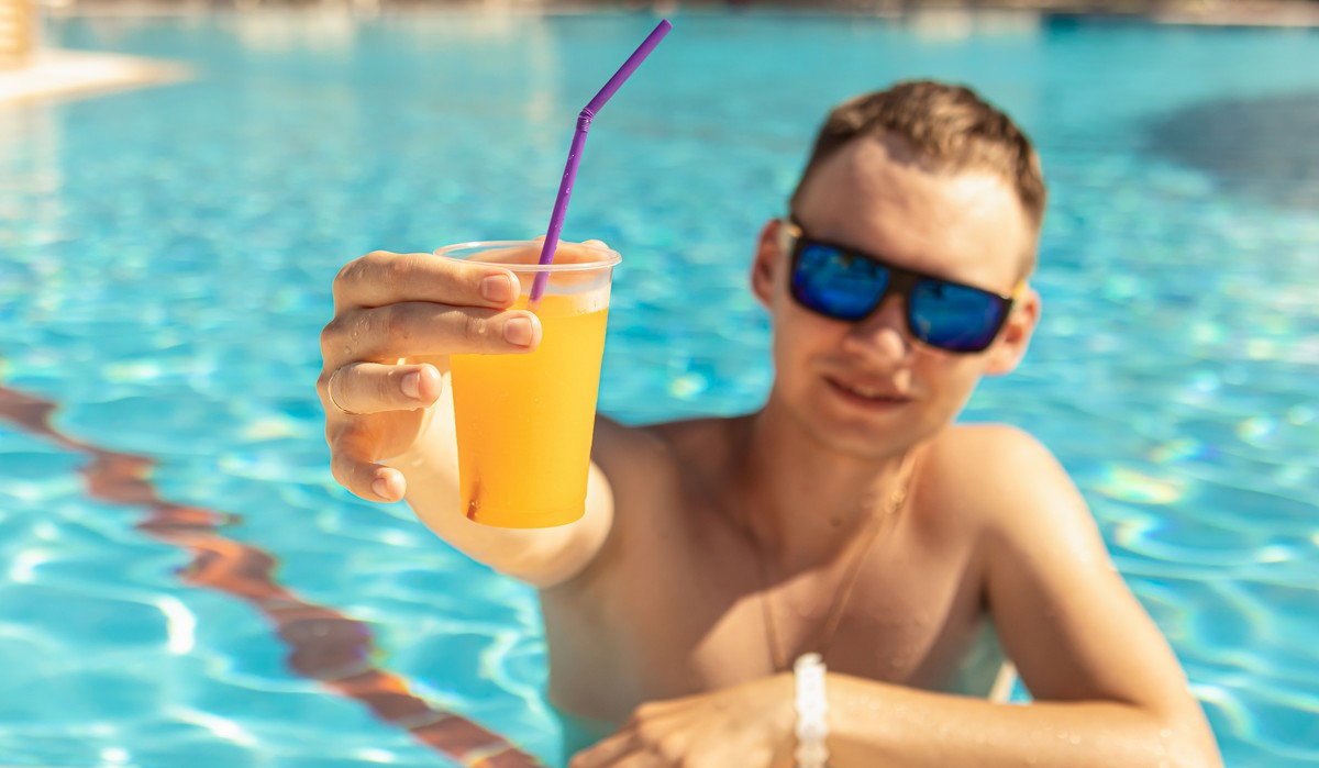 Spain’s 6 Drink Rule Remains In 2026, Tourists Face Tougher Crackdowns And Fines Up To €3,000 