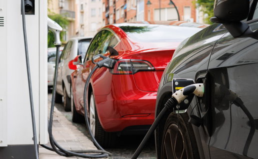 Electric cars charging in Spain as the government launches new grants worth up to €5,500 for buyers.