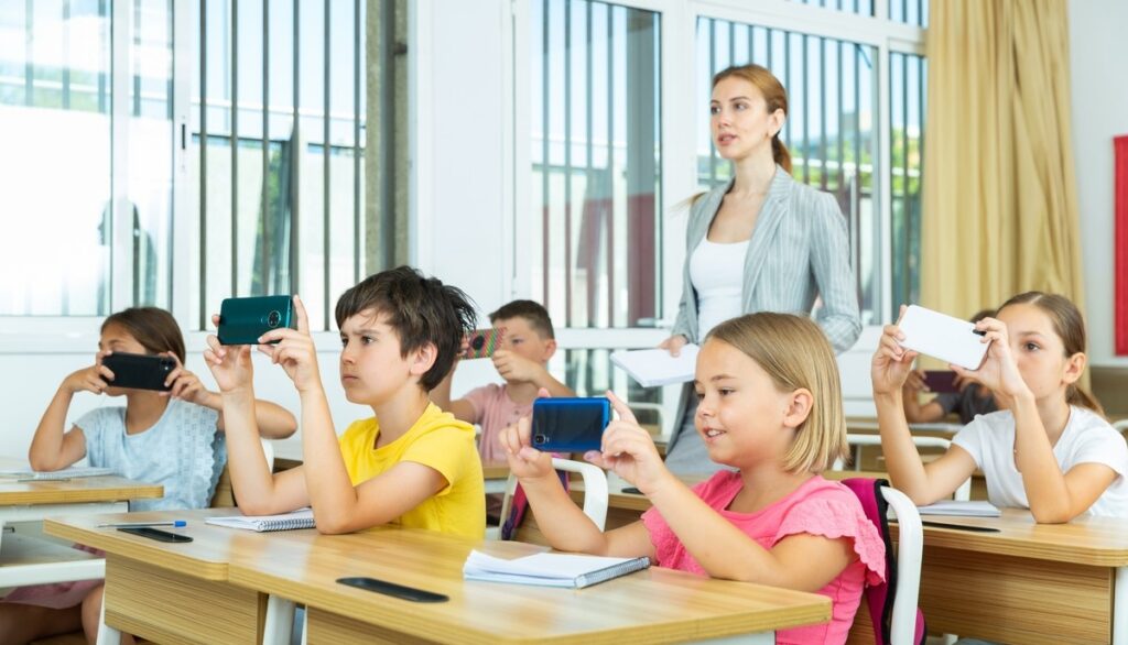 UK school introduces ‘Conversation classes’ as kids lose ability to talk