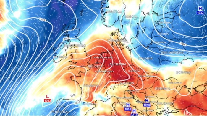 Weather map showing polar air moving towards Spain and western Europe in May