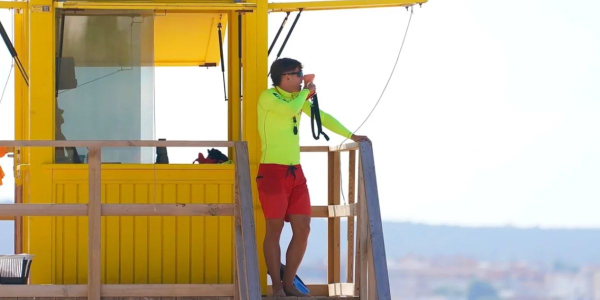 Palma Beach Lifeguards Threaten Total Strike Ahead Of Peak Summer Season