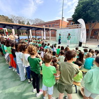 The schoolchildren.