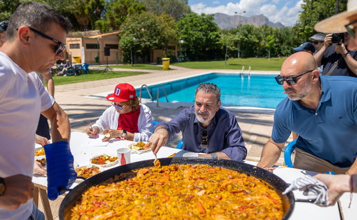 International residents gathered around paella during multicultural event in l’Alfas del Pi