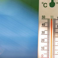 Thermometer showing high temperatures during heatwave conditions affecting Alicante classrooms