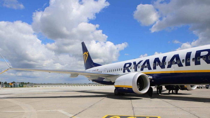 Ryanair flight lands before time.