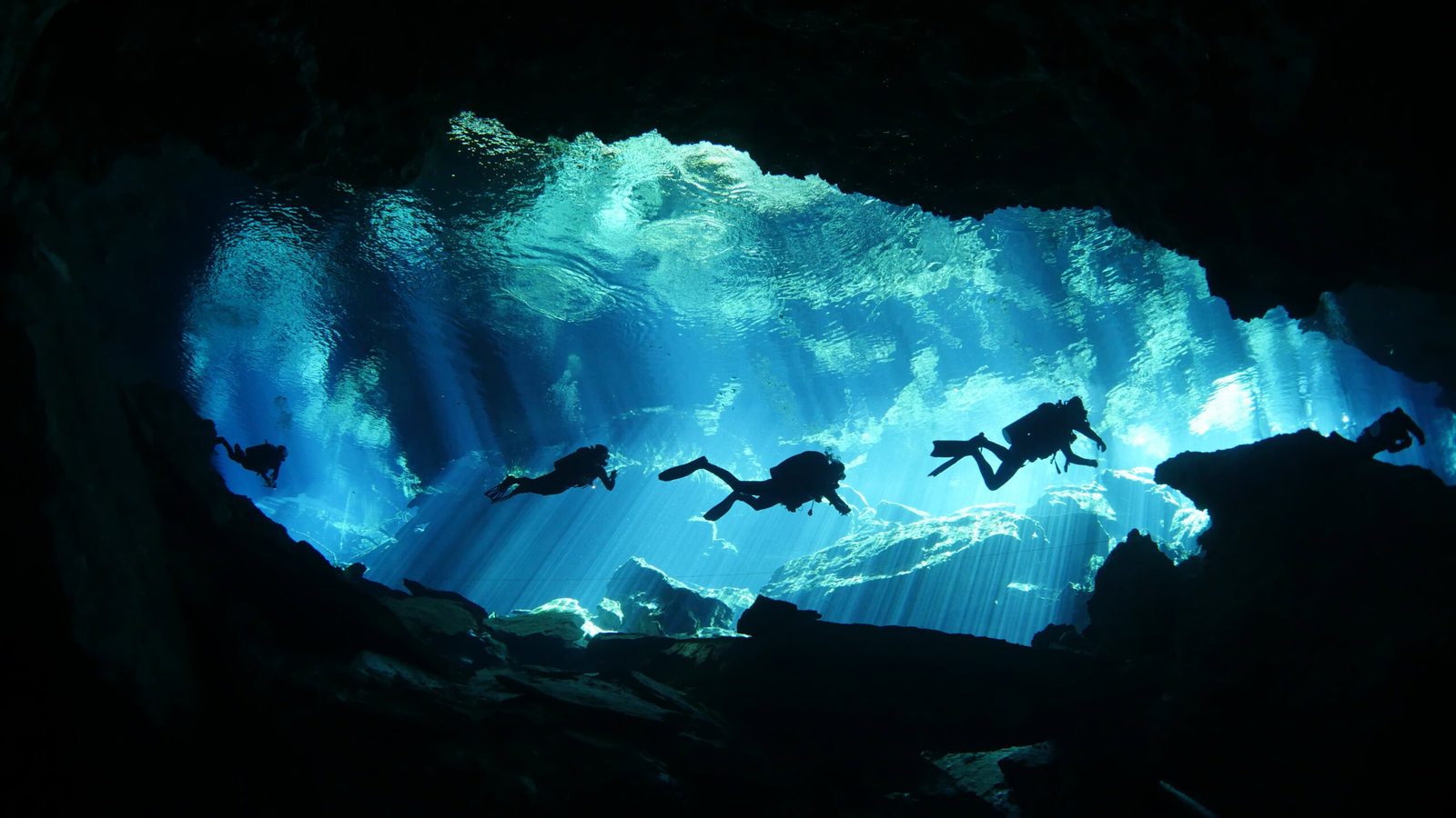 Italian diving group dead after disappearing in submerged cave network in Maldives