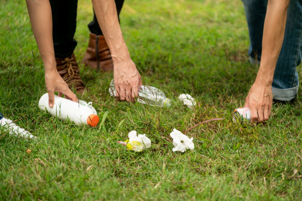 Berlin pays tourists to pick up rubbish — should Spain follow the same model?