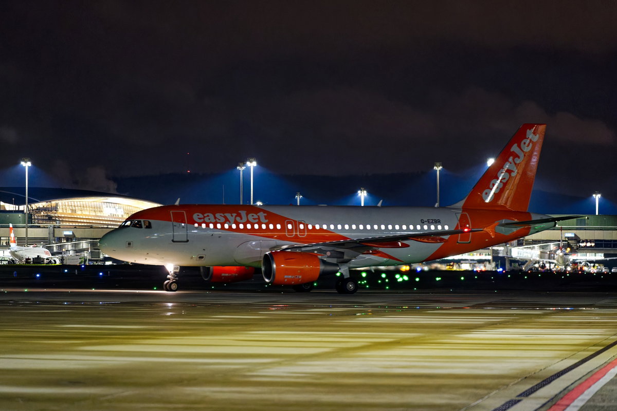 Power bank charging in hold forces easyJet flight emergency landing in Rome