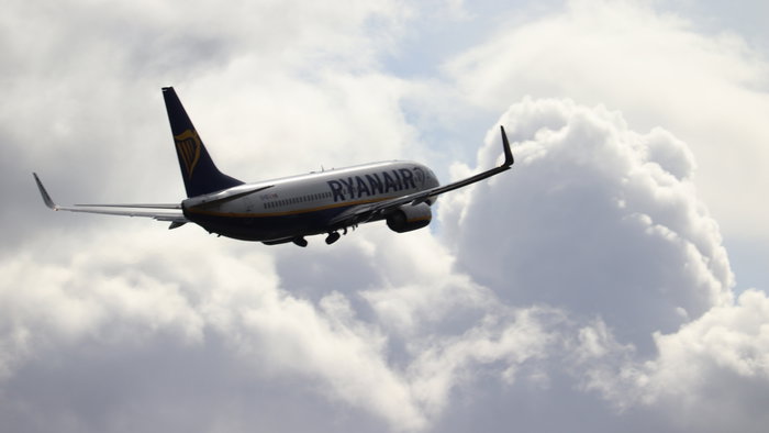 Ryanair flight doubles back.