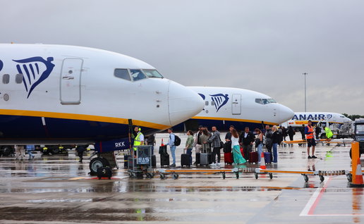 Ryanair Passengers waiting in the rain.