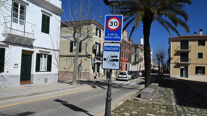 Radar speed camera warning sign on a residential street in Spain with a 30 km/h speed limit displayed.