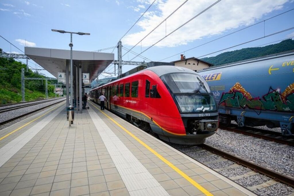 One train ticket for all Europe? Brussels unveils major rail travel shake up The European Commission wants to make train travel across Europe much simpler by allowing passengers to buy one single ticket […]