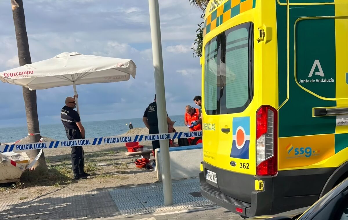 Off-duty nurse saves man’s life with CPR on Caleta de Velez promenade