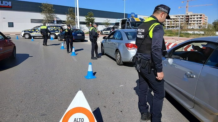 Local police on the lookout for "pirate" taxis.