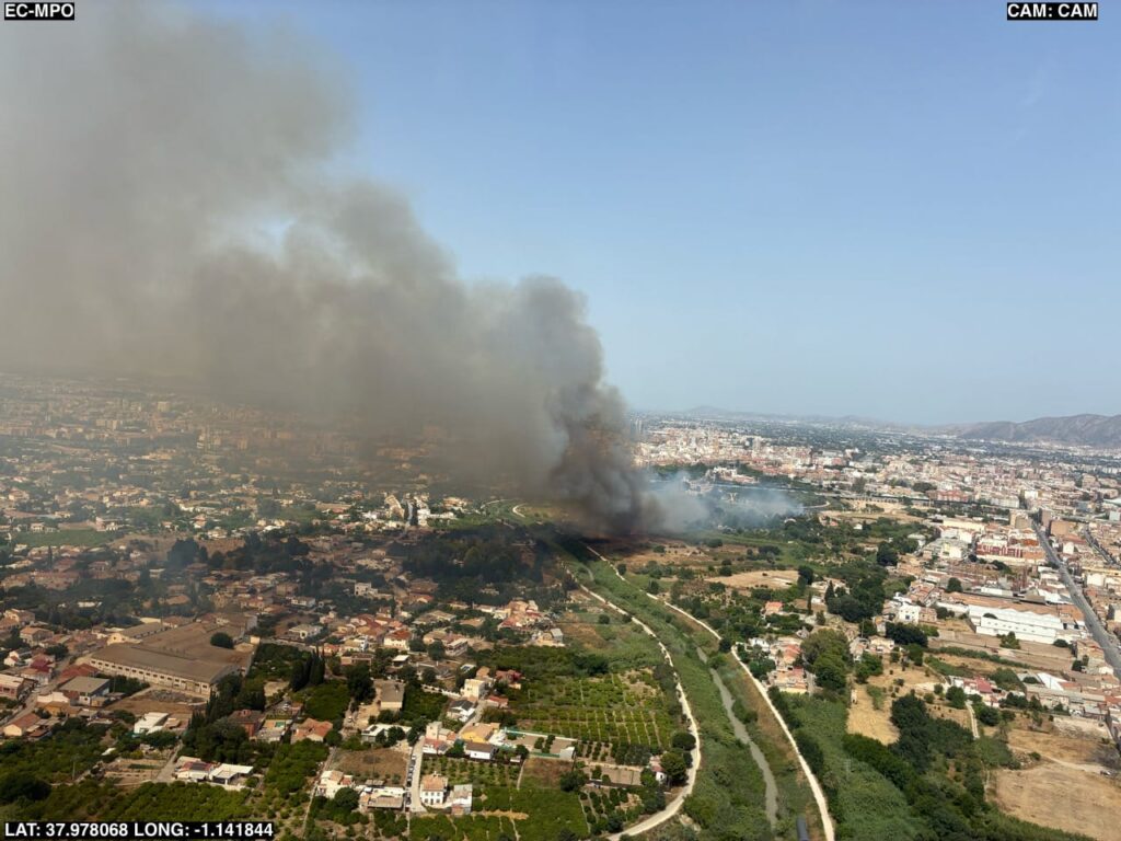 Murcia residents evacuated as fire rekindles – arson being considered