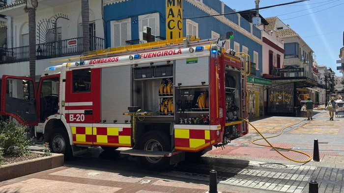Fuengirola fire teams arrive at the scene.