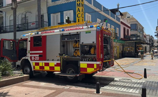 Fuengirola fire teams arrive at the scene.
