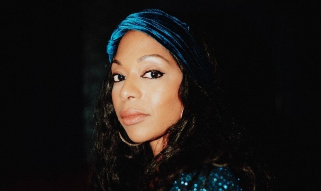 Grammy-nominated star Acantha Lang brings her soulful sounds to Estepona