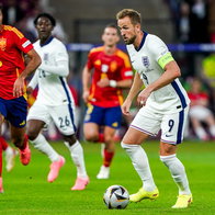 England v Spain in 2024 Harry Kane running with the ball down the pitch