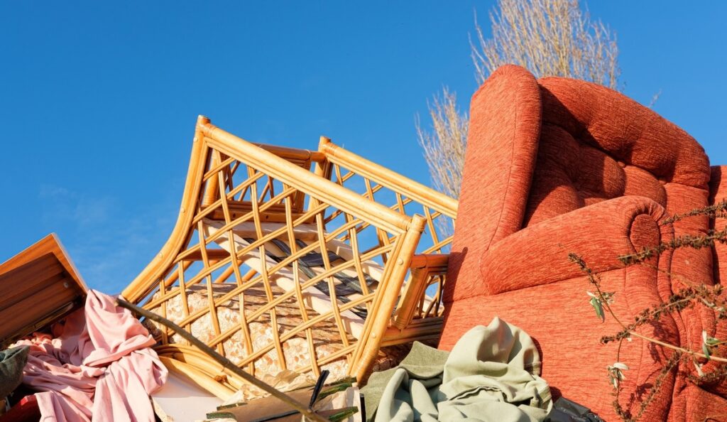 Fuengirola removes more than 700 tonnes of bulky waste. Avoid fines by using free large waste collection service