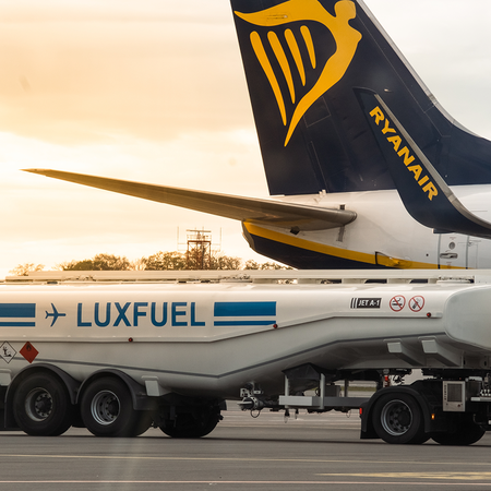 Ryanair flight refuelling.