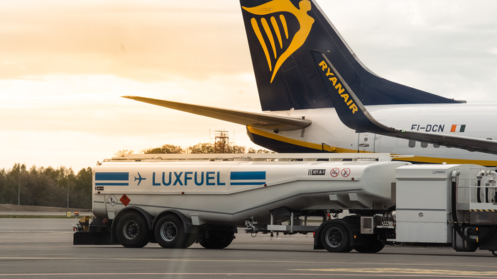 Ryanair flight refuelling.
