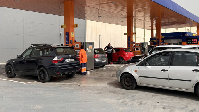 Queuing for the best fuel prices.