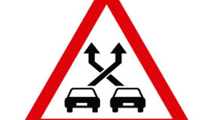 Spain's new P-35 road sign warns drivers that they are approaching a weaving lane where entering and exiting traffic cross paths.