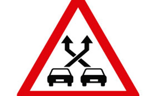 Spain's new P-35 road sign warns drivers that they are approaching a weaving lane where entering and exiting traffic cross paths.
