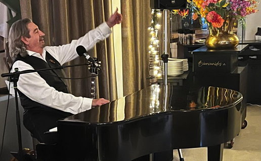 Dave Lewis entertains at private event.