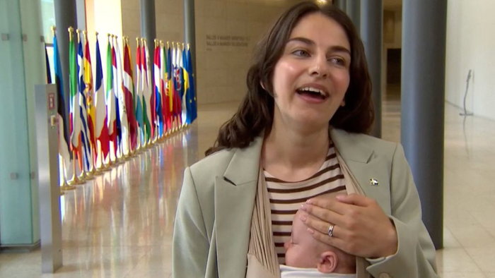 Swedish climate minister Romina Pourmokhtari brings her 3 month old baby to EU meeting