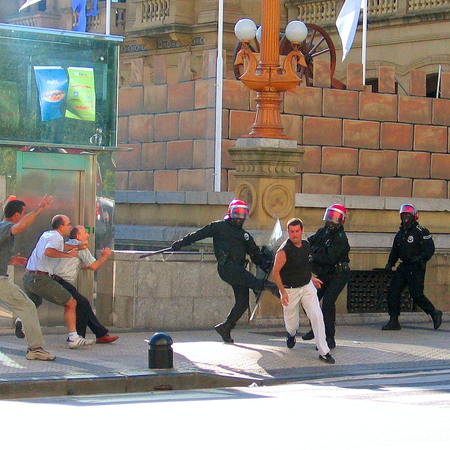 Police and civilians chasing after a man in attempts to arrest him