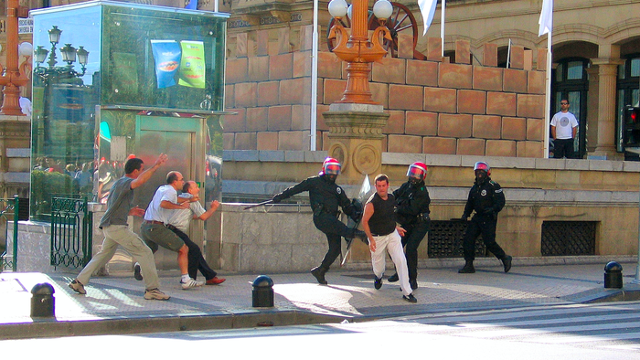 Police and civilians chasing after a man in attempts to arrest him