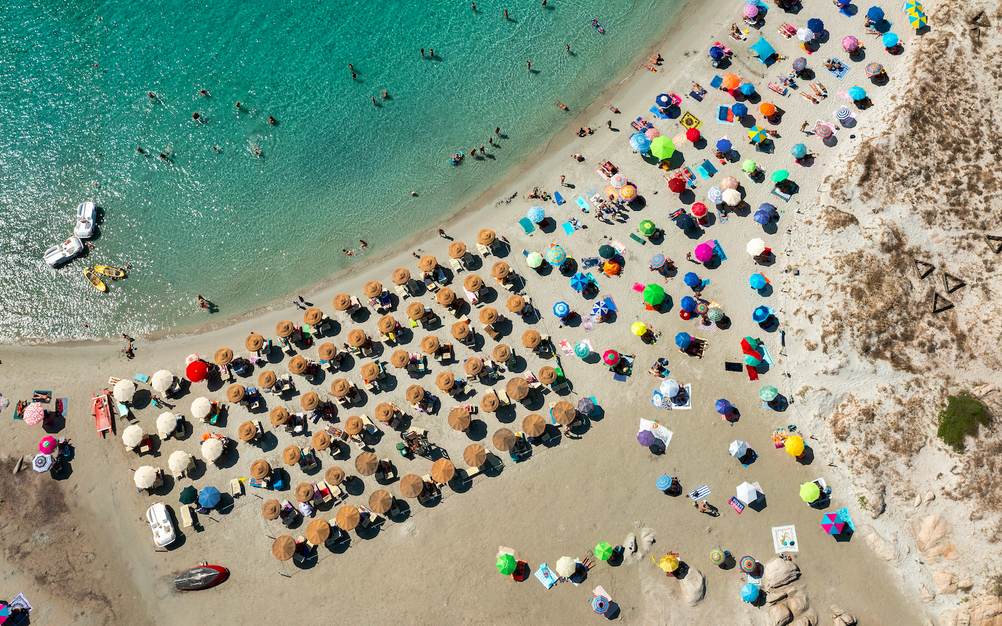Tourists aged 10 to 65 banned from using umbrellas at popular Italian beach