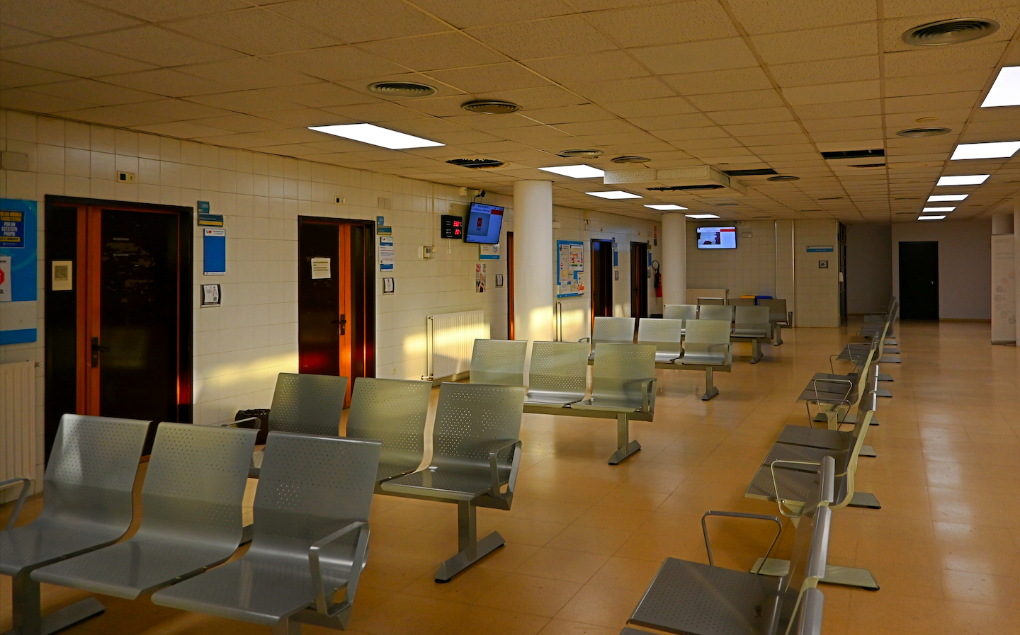 Only five foreign residents approved for healthcare in Madrid sparks questions