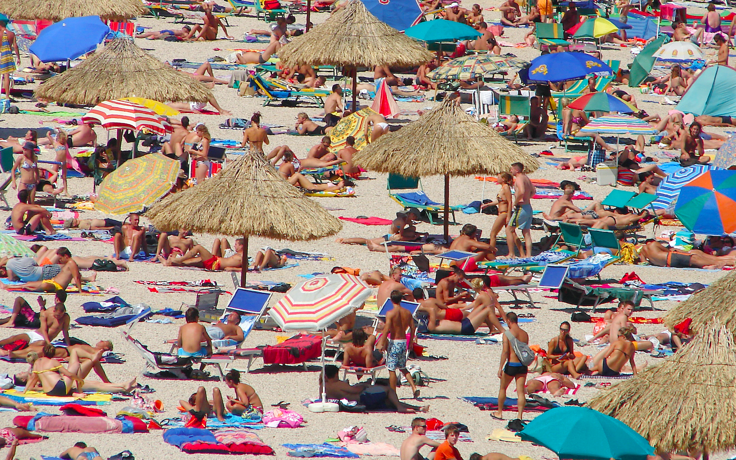 Spain to adopt Italy’s smart beaches system letting visitors reserve space in advance