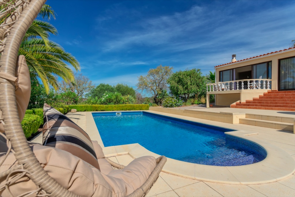 Holiday ends in tragedy as British tourist found dead in Algarve villa pool