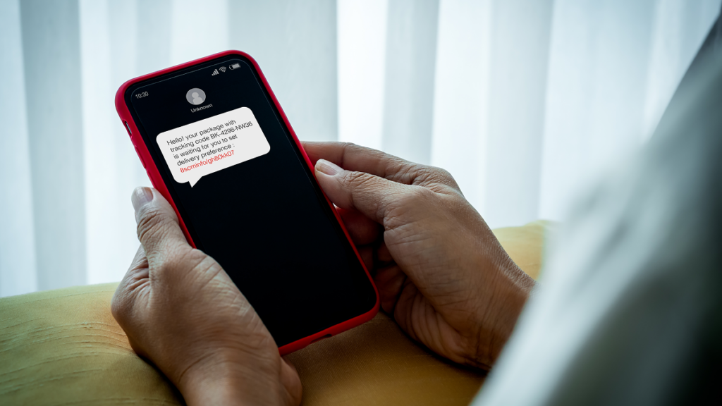 Fake bank and delivery scam texts will keep hitting phones in Spain this summer