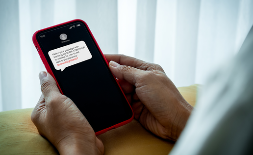 Person viewing a suspicious scam text message on a mobile phone in Spain